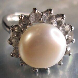 Cultured pearl and crystal fashion ring